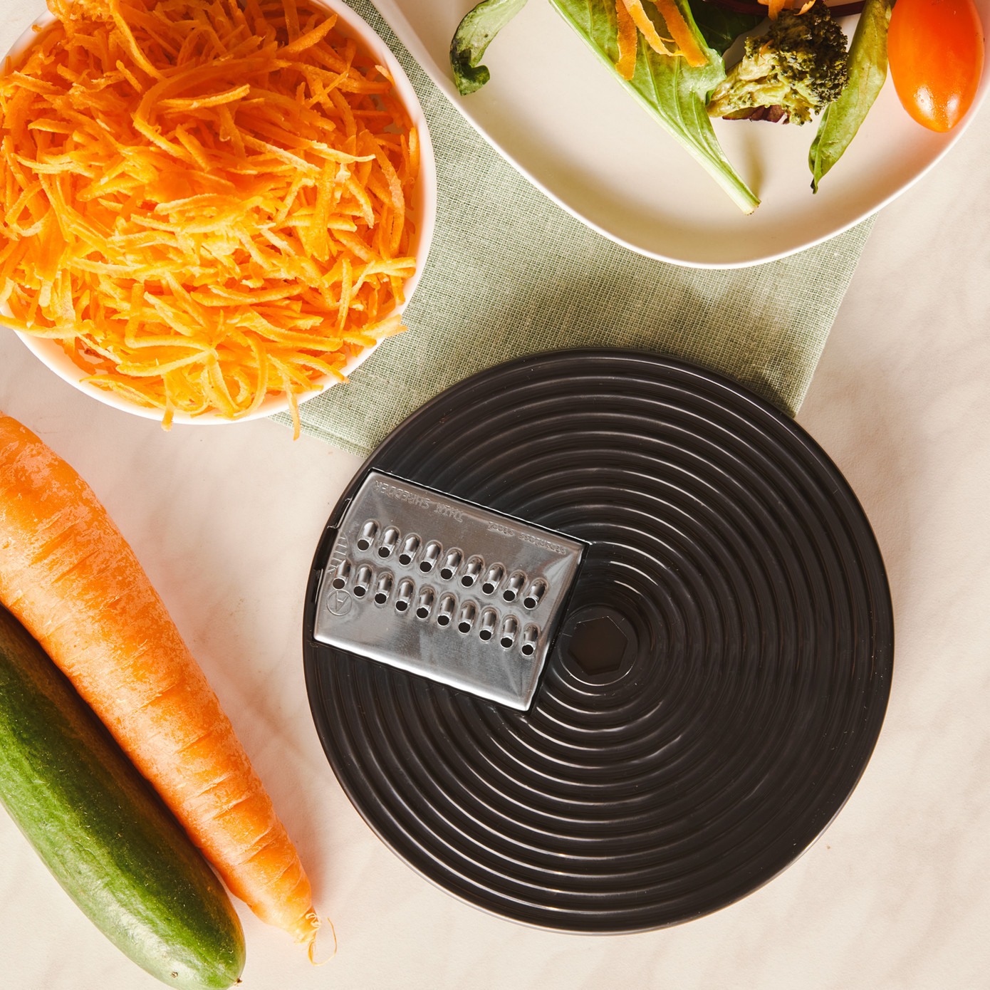 Karaca Pro-Multimax 6 in 1 Mehrzweck-Küchenmaschine, Rot, 2000W  