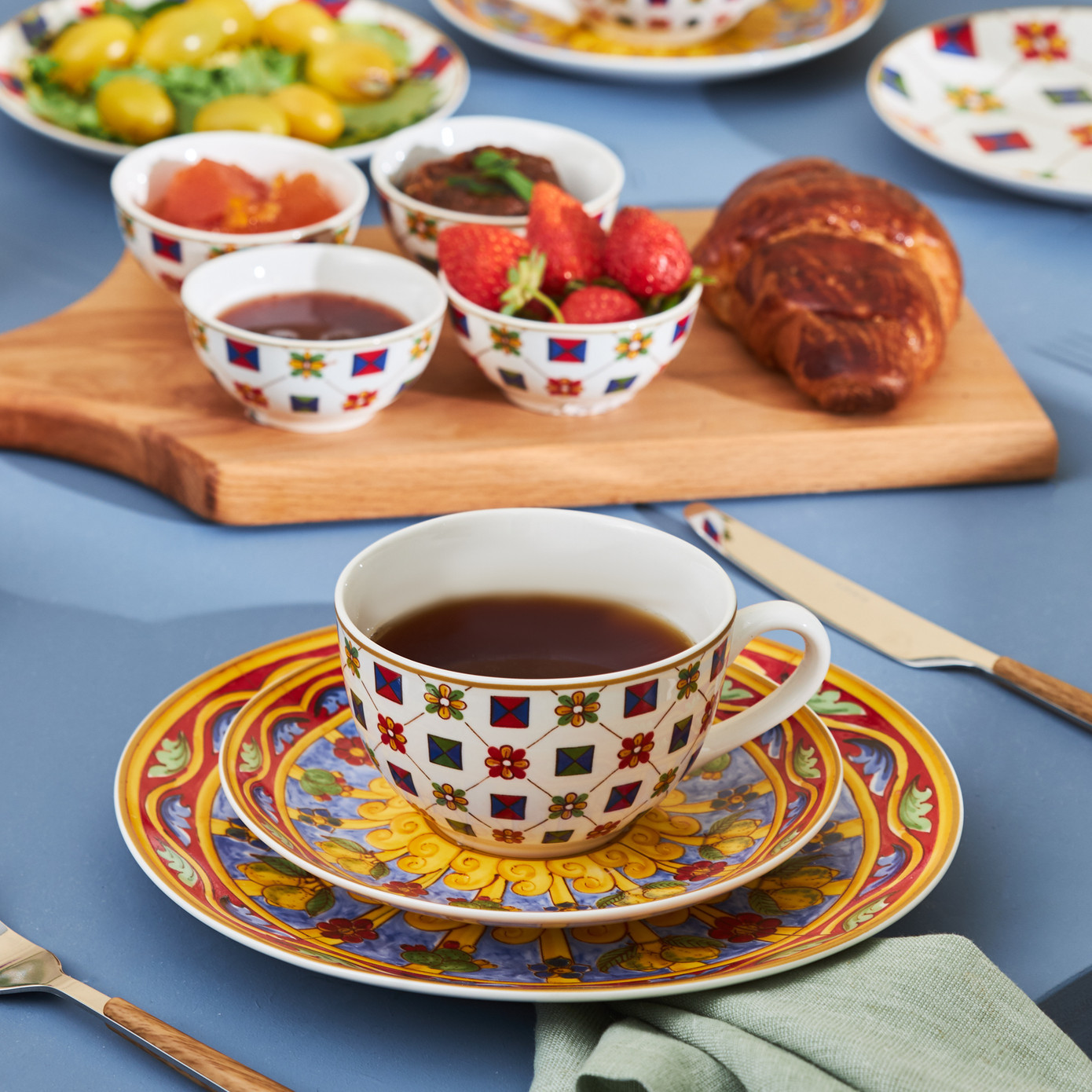 Karaca Juno 6 Person Breakfast and Serveware Set, 26 Piece, New  